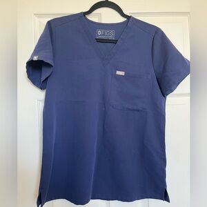 FIGS women’s navy scrub top
